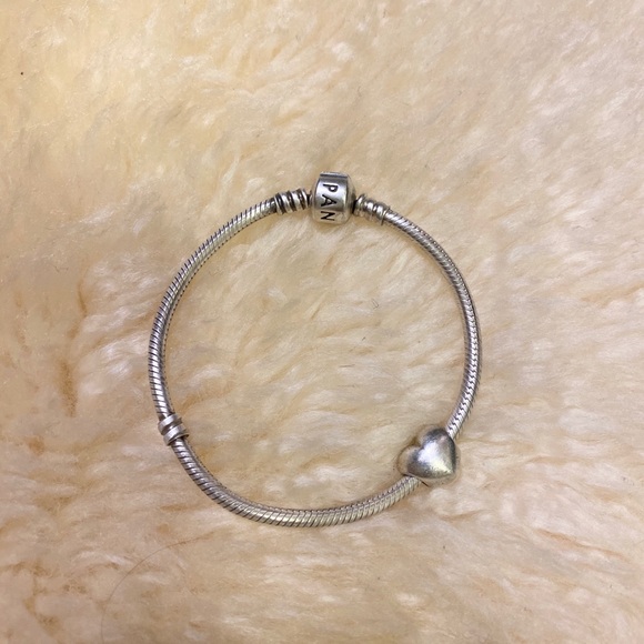 Pandora bracelet with one charm online